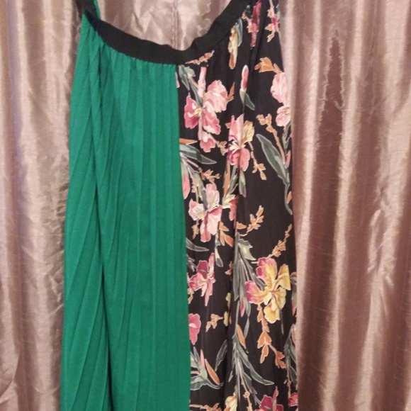 Skirt - Picture 2 of 2